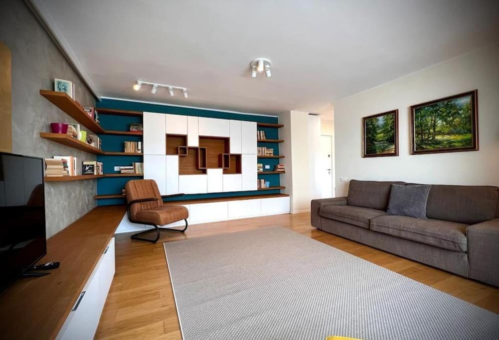 Bright And Modern Home Тимишоара Экстерьер фото