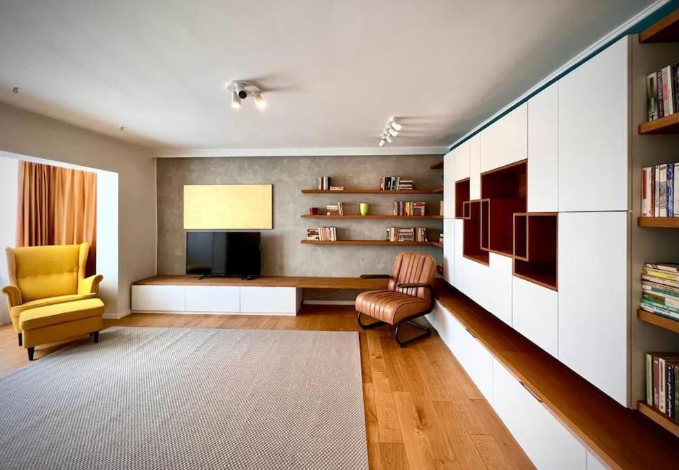 Bright And Modern Home Тимишоара Экстерьер фото